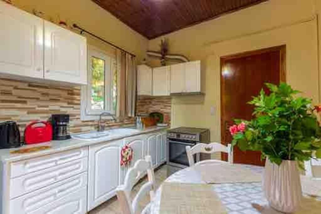 Kiki'S Beautiful House On Famous Village Pentátion מראה חיצוני תמונה