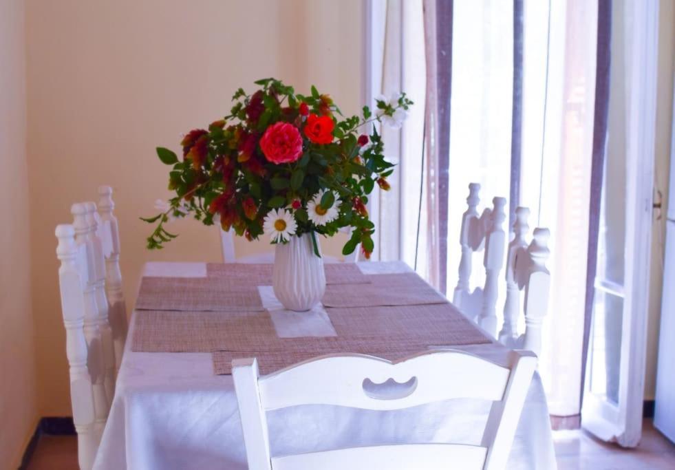 Kiki'S Beautiful House On Famous Village Pentátion מראה חיצוני תמונה