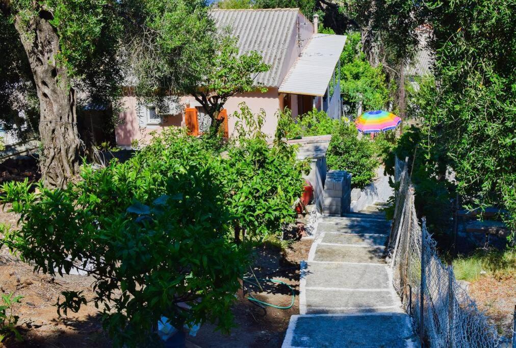 Kiki'S Beautiful House On Famous Village Pentátion מראה חיצוני תמונה